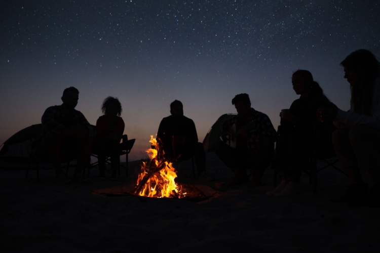 En Uzun Gece: Bonfire Ateşinin Başında Müzik, Dostluk ve Keyif