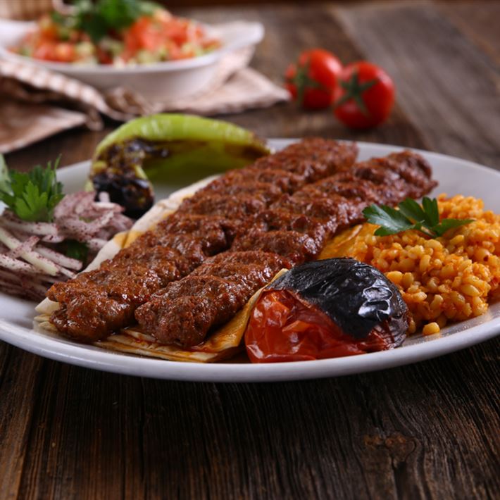 MUTFAĞIMIZIN VAZGEÇİLMEZİ ADANA KEBAP EN LEZZETLİ BİÇİMDE NASIL YAPILIR?