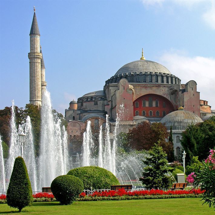 İSTANBUL’UN TARİHİ DEĞERLERİ: AYASOFYA CAMİİ